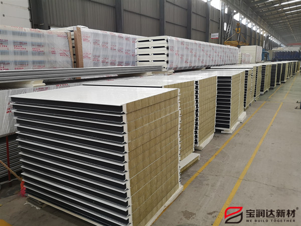 聚氨酯側(cè)封巖棉板防火等級多少？